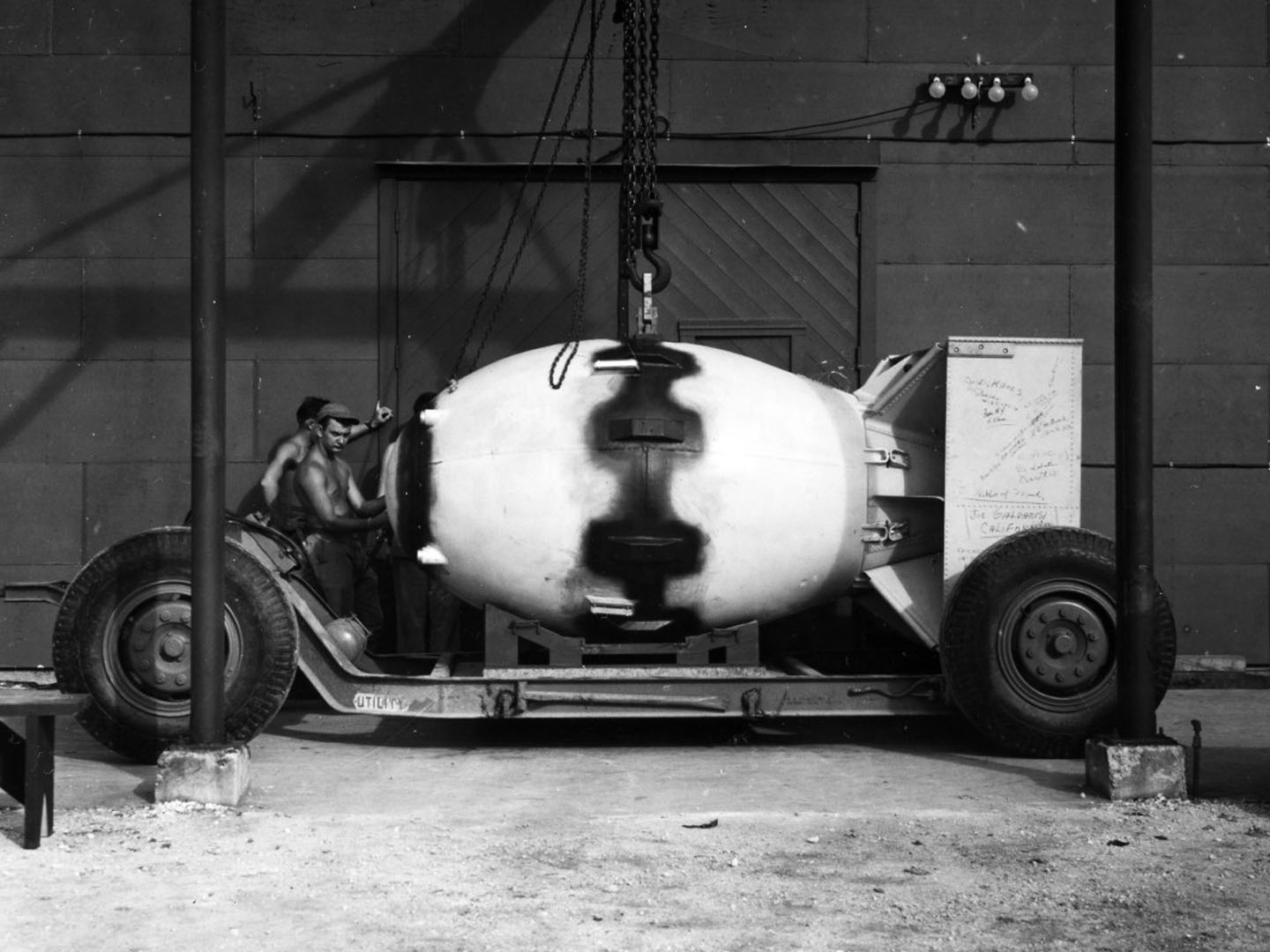 Dự án chế tạo bom nguyên tử Manhattan