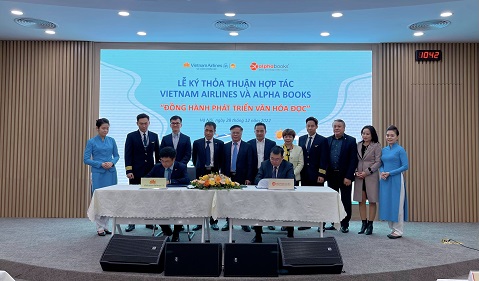Alpha Books ký hợp tác cùng Vietnam Airlines trong đồng hành phát triển văn hóa đọc   