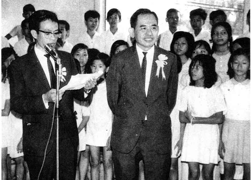 Từ cậu bé mê sách báo đến ông chủ nhà sách Khai Trí nổi tiếng Sài Gòn trước 1975