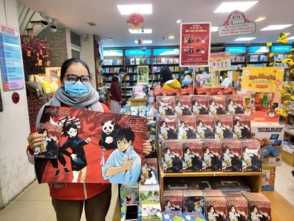 Xếp hàng từ 6h sáng để mua ‘Chú thuật hồi chiến’