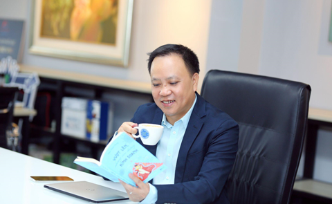 Sách 'Vượt lên, những con đường kinh doanh'