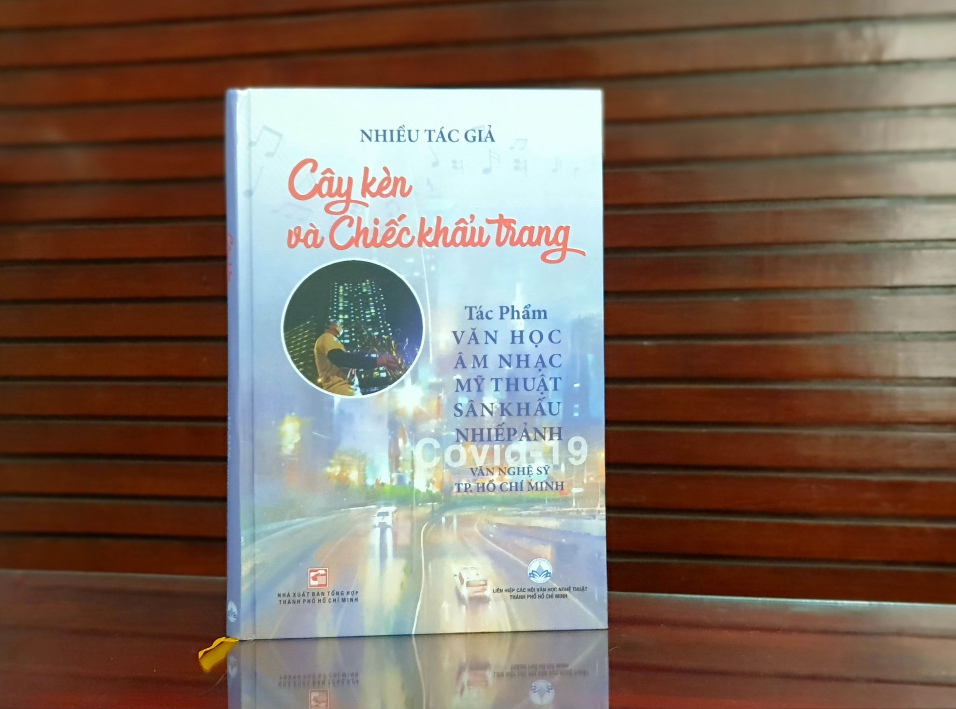 Cống hiến của văn, nghệ sĩ trong đại dịch