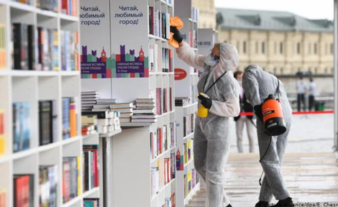 Xuất bản thế giới đối mặt tình trạng thiếu giấy