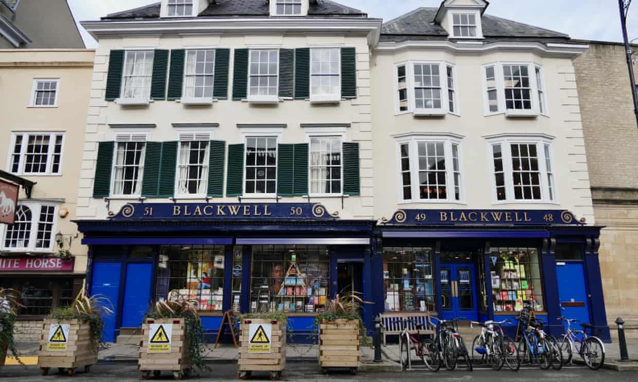 Waterstones mua lại hệ thống sách 143 năm tuổi