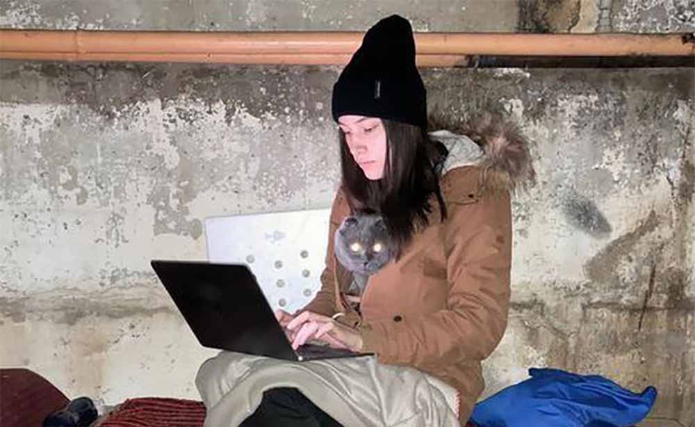 Nhà xuất bản ở Ukraine làm sách dưới hầm trú bom