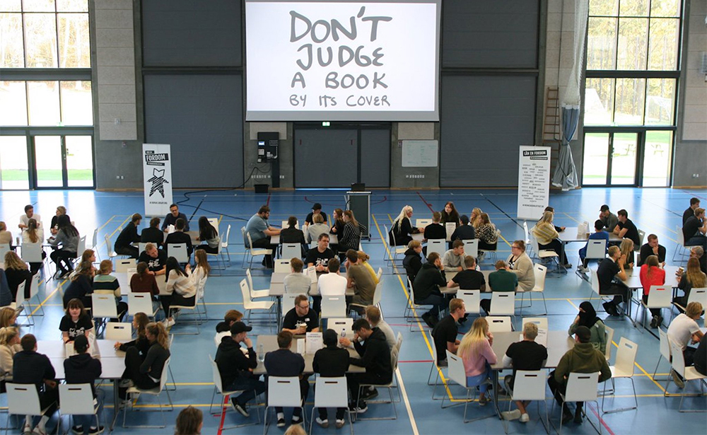 “Thư viện người” ở Đan Mạch, nơi bạn có thể “mượn người” để lắng nghe về câu chuyện đời họ