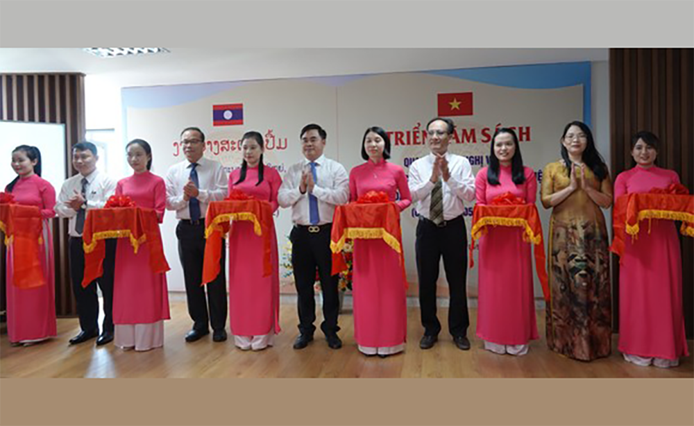 Khai mạc triển lãm sách về tình hữu nghị Việt Nam – Lào