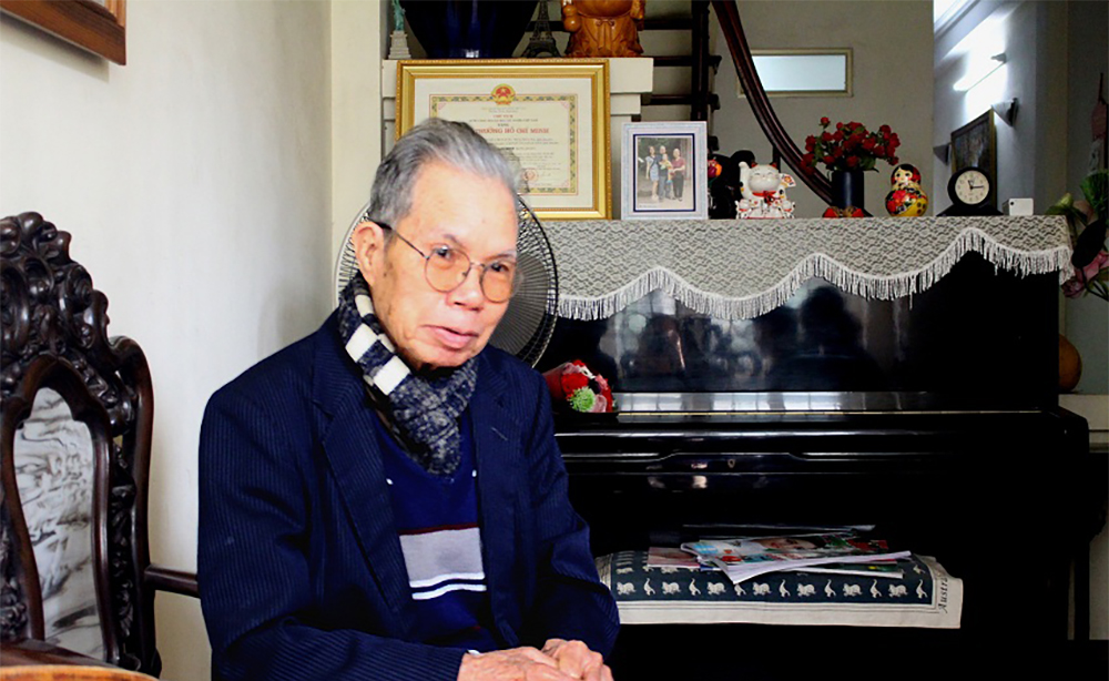 Nhà văn Ma Văn Kháng và những trải lòng về thời gian viết Mùa lá rụng trong vườn