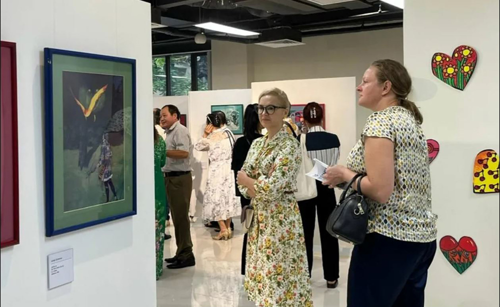 Thế giới nhiệm màu trong sách tranh