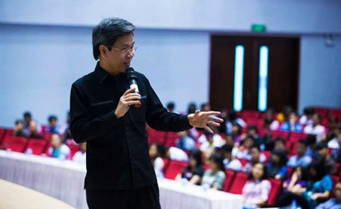 Nhà giáo Giản Tư Trung: Sách hay mang những giá trị vượt không gian và thời gian