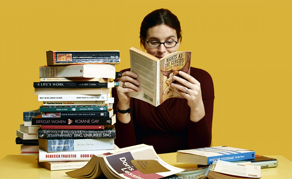 Khi cô đơn, bạn đừng quên đọc sách, hạnh phúc thực ra ở rất gần