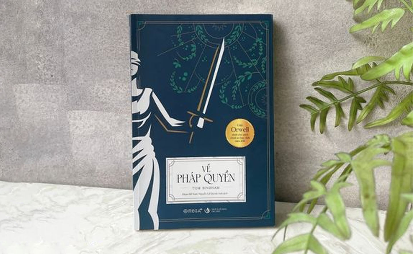 Về pháp quyền - Cuốn sách đầu tiên trên thị trường cung cấp những thông tin đầy đủ, chi tiết và dễ tiếp thu nhất về pháp quyền