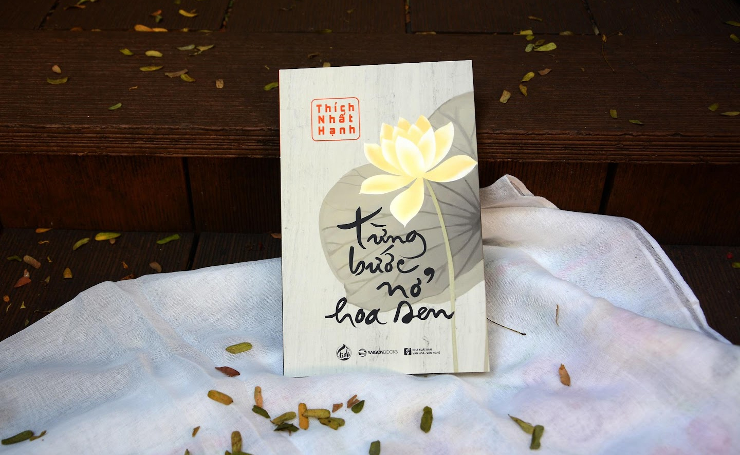 “Từng Bước Nở Hoa Sen”: 12 việc làm mỗi sáng để bạn an nhiên sống