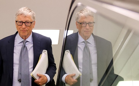 Thủ thuật đọc sách kỳ lạ của Bill Gates