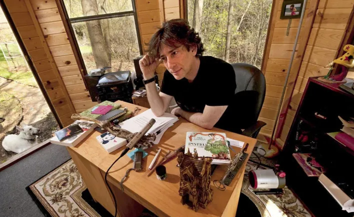 Neil Gaiman: Lý do tại sao xã hội chúng ta cần tiểu thuyết và trí tưởng tượng để phát triển? 