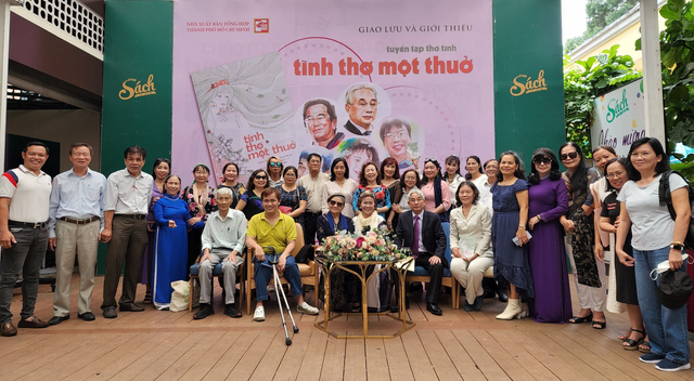 Giao lưu giới thiệu tuyển tập