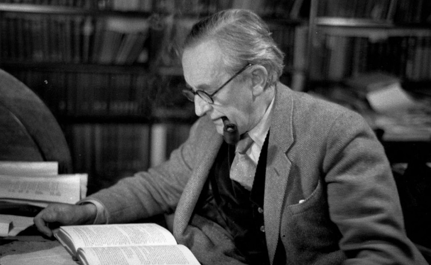 Tolkien bị Ủy ban Giải Nobel từ chối vì 'cách kể chuyện kém hấp dẫn' 
