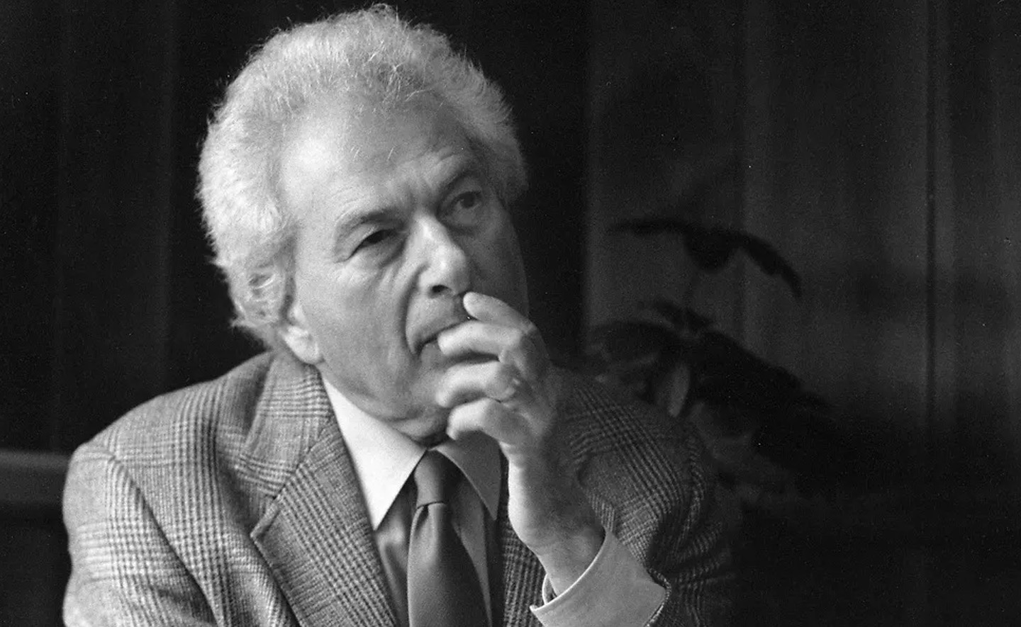 Những nhà văn nổi tiếng đau đầu khi đặt tên sách như thế nào?