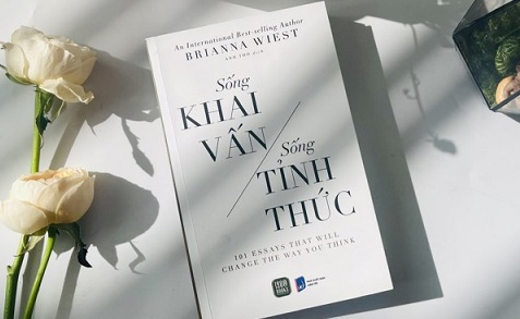 Sống khai vấn, sống tỉnh thức: 101 cách thay đổi suy nghĩ của bạn