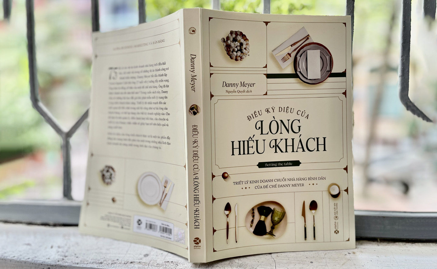 Điều kỳ diệu của lòng hiếu khách - Những bài học quý giá trong lĩnh vực kinh doanh nhà hàng