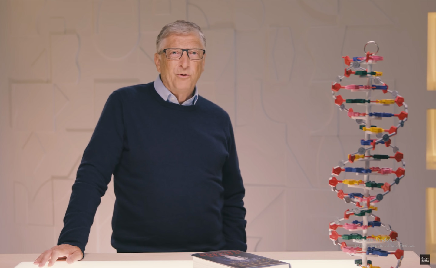 Bill Gates review cuốn sách “Viết lại mã sự sống”