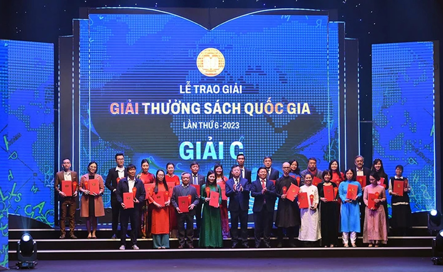 Giải thưởng Sách Quốc gia lần thứ 6 có 2 giải A, 10 giải B, 11 giải C và 18 giải Khuyến khích