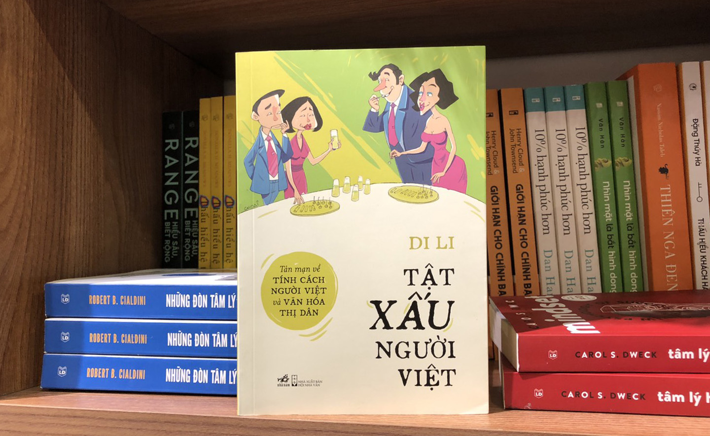 Đọc “Tật xấu người Việt” để soi chiếu vào chính mình