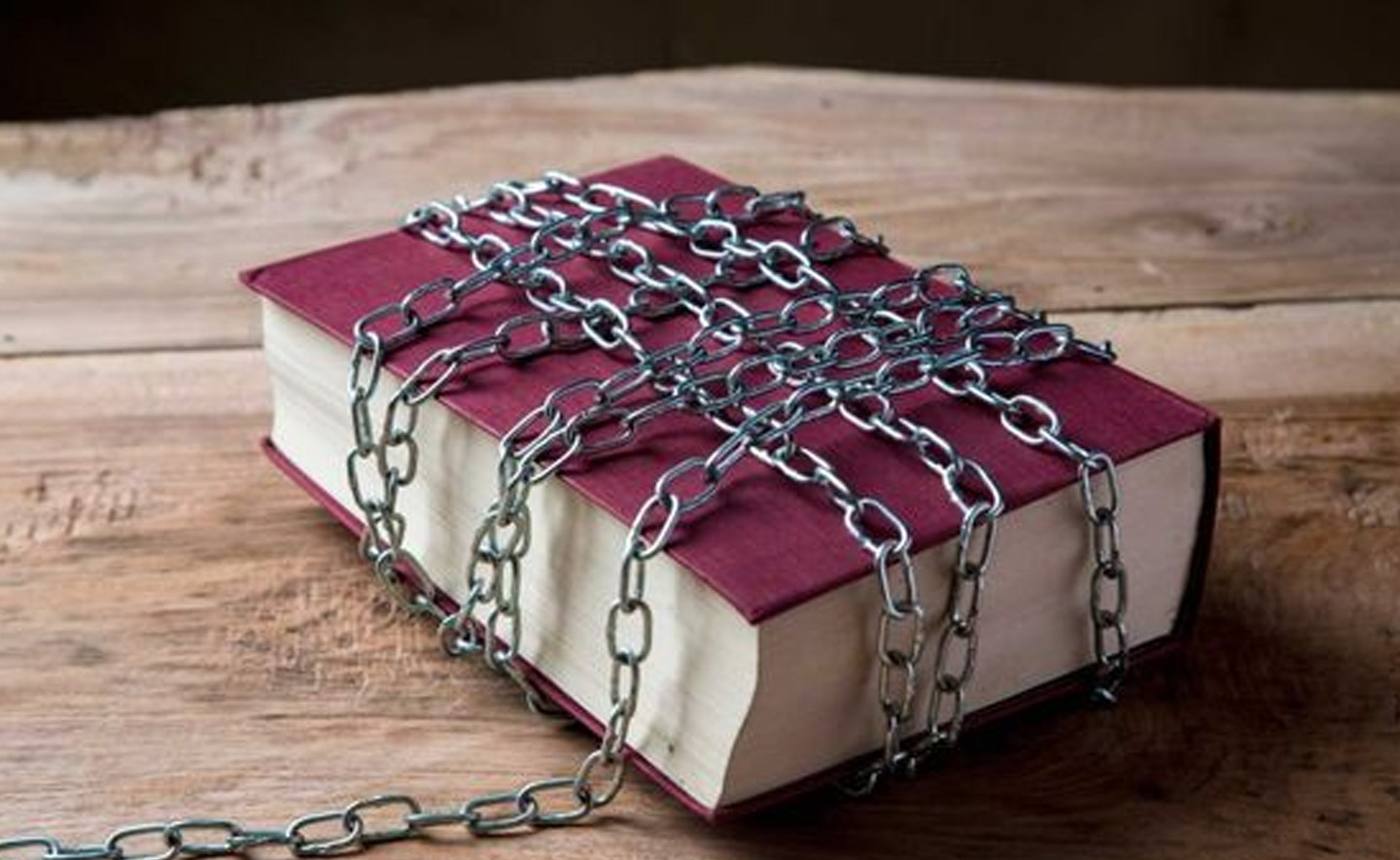 20 cuốn sách đáng đọc nhưng đã bị cấm trong một khoảng thời gian
