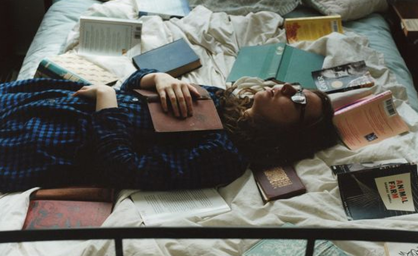 Những cuốn sách giúp bạn cảm thấy tốt hơn và nên đọc trước khi đi ngủ