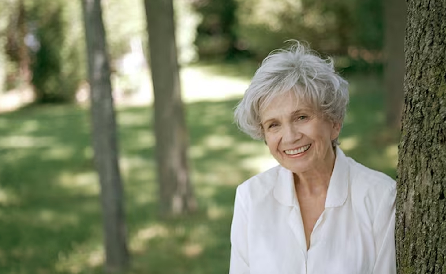 Alice Munro, tác giả đoạt giải Nobel Văn học và bậc thầy về truyện ngắn đương đại, qua đời ở tuổi 92