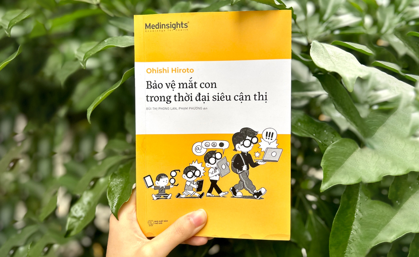 Cuốn sách giúp ba mẹ bảo vệ mắt con trong thời đại siêu cận thị đúng cách
