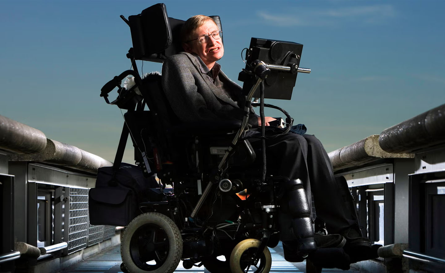 Tại sao Stephen Hawking lại coi cuốn sách “Lược sử thời gian” của mình là một sai lầm?
