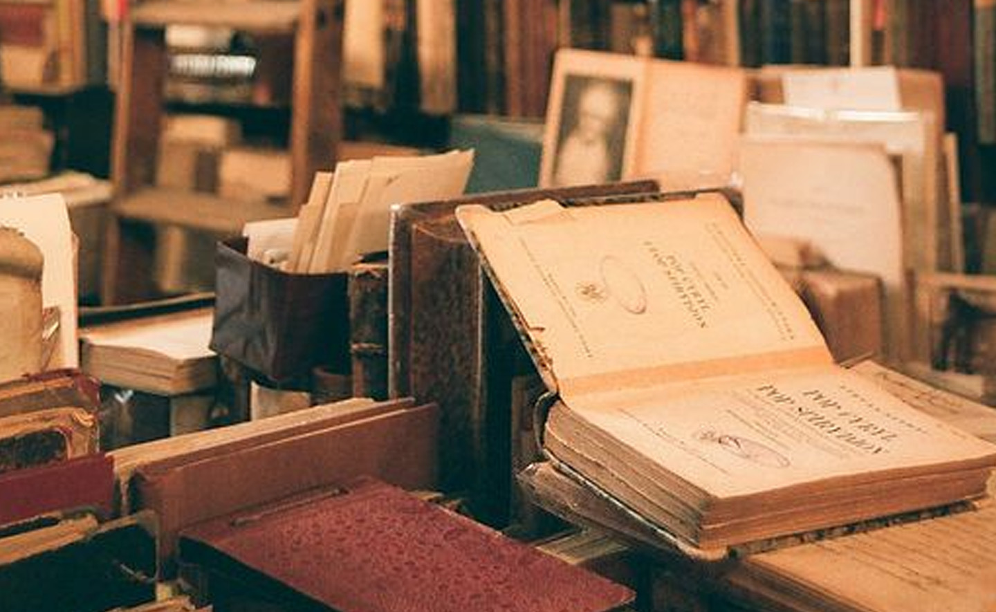 18 tác giả lớn của nước Pháp và những kiệt tác của họ