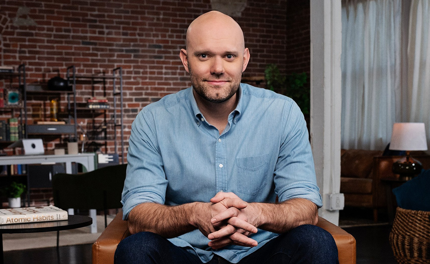  32 mẹo đọc sách từ James Clear, tác giả cuốn sách “Atomic Habits”