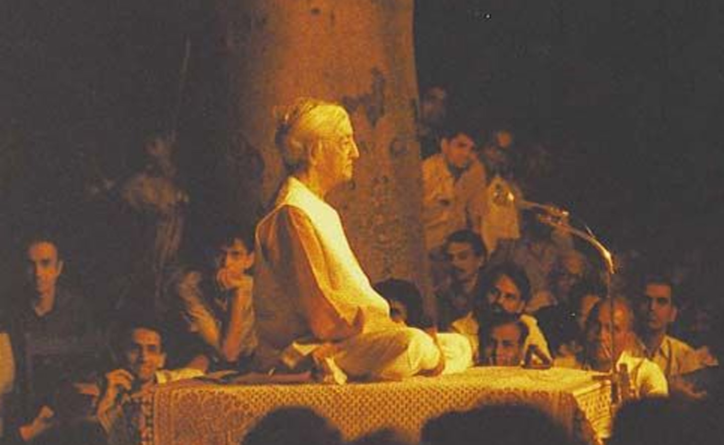 10 trích dẫn đơn giản nhưng cũng sâu sắc của Krishnamurti giúp bạn định nghĩa: Thiền là gì?