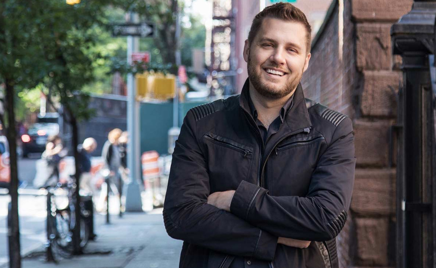 12 cuốn sách hay về tiền bạc mà tác giả Mark Manson khuyên đọc