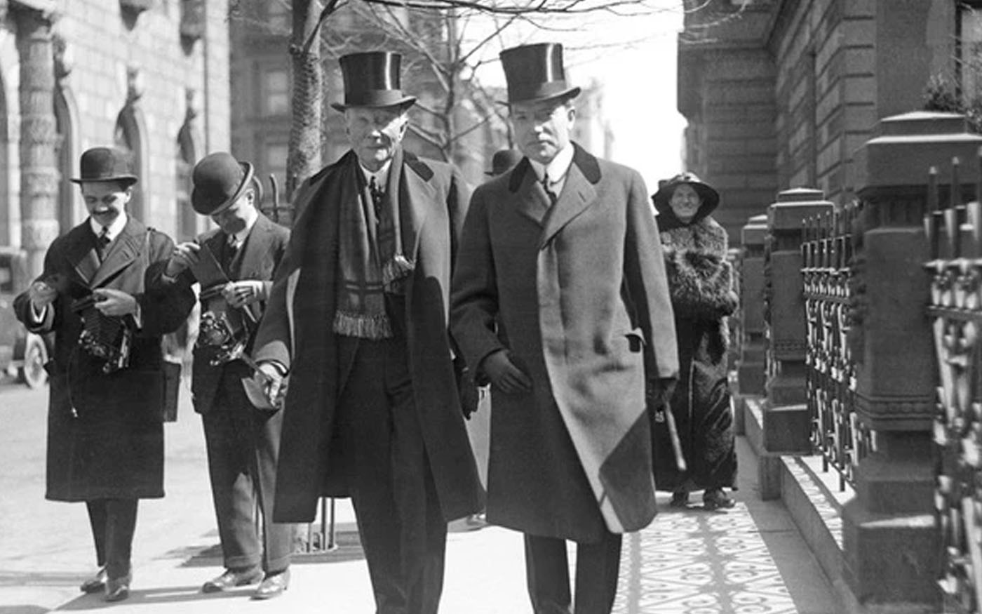 Cách tỷ phú đầu tiên của thế giới đào tạo nhân tài