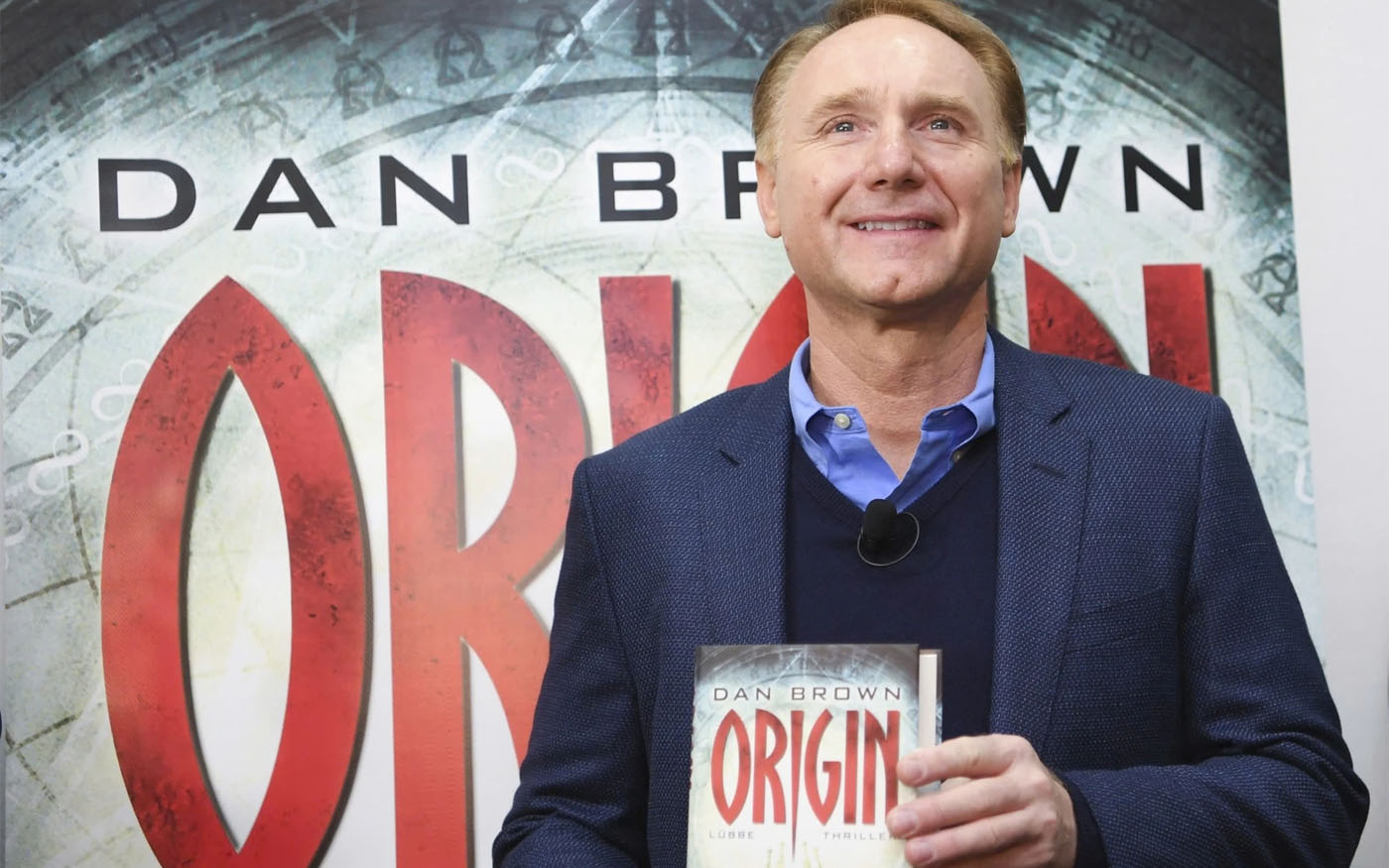 Tác phẩm mới nhất của Dan Brown về Việt Nam với mức giá kỷ lục