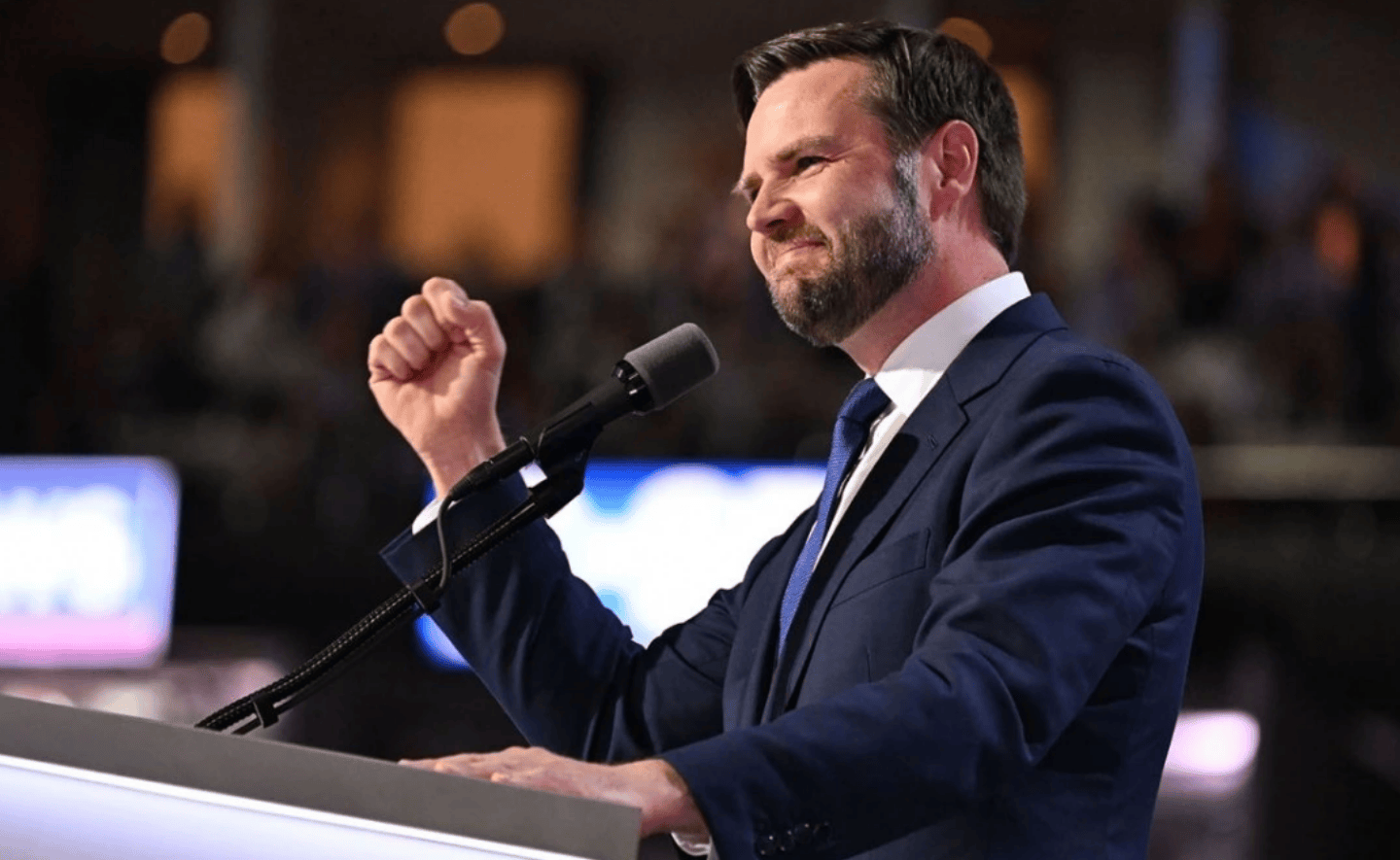 Phó tổng thống Mỹ viết hồi ký để mọi người hiểu cảm giác khi gần như buông xuôi chính mình