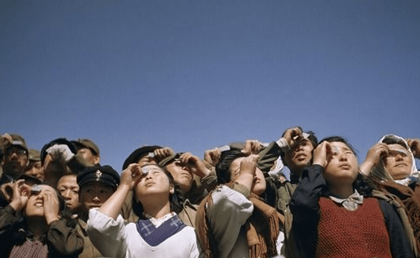 5 cuốn sách giúp bạn hiểu hơn về tâm lý đám đông