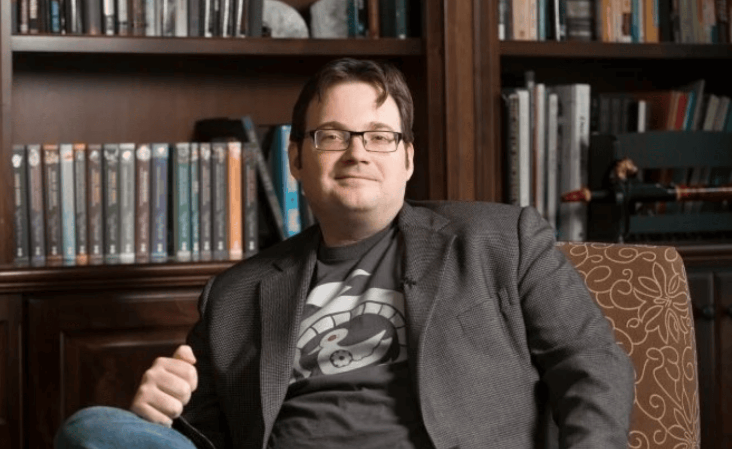 Ba định luật phép thuật từ tác giả Brandon Sanderson giúp bạn viết 10.000 từ mỗi ngày