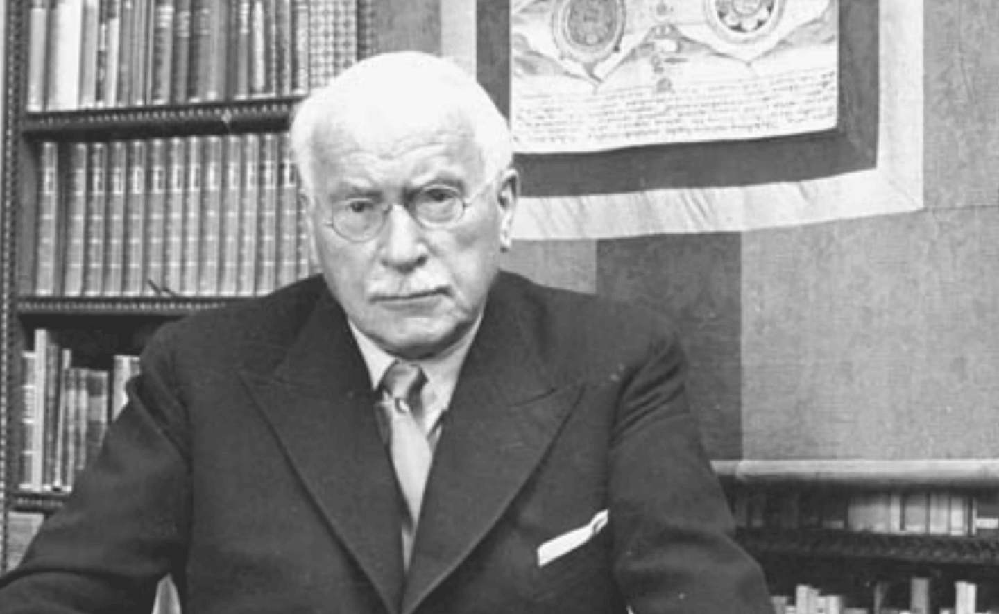Hồi ký Carl Jung: Cúi xuống để thấy Chúa trời