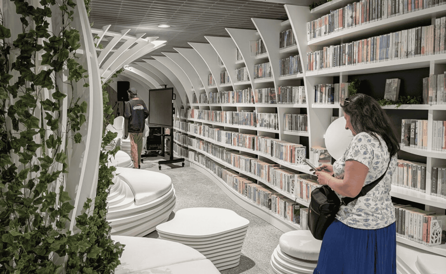 Thư viện “tốc hành” trong ga tàu điện ngầm để giúp hành khách rời mắt khỏi điện thoại