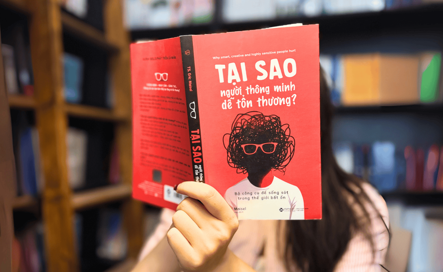 Tại sao người thông minh dễ tổn thương?: Bộ công cụ để sống sót trong thế giới bất ổn