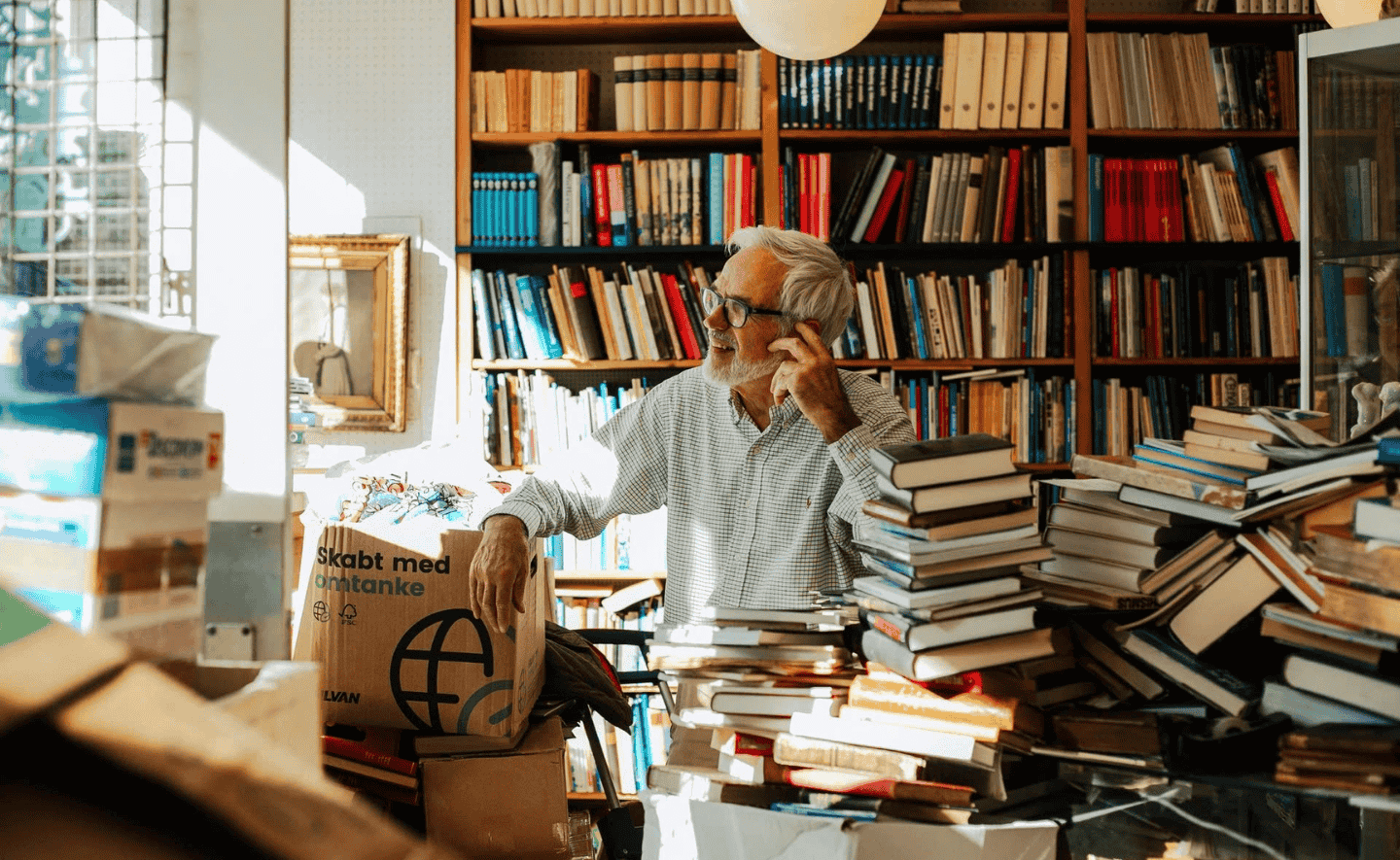 Người đàn ông hơn nửa thế kỷ trông coi 60.000 cuốn sách