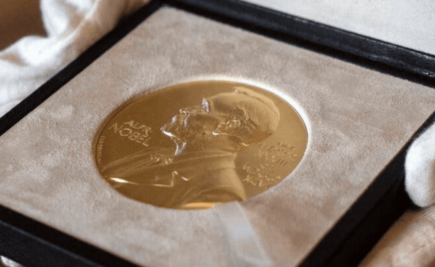 Những dấu mốc “đầu tiên” trong lịch sử Nobel Văn học