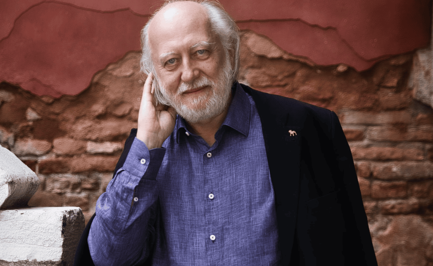 Chủ nhân giải Nobel Văn học 2025 đã “khẳng định lại sức mạnh của nghệ thuật” trong tận thế