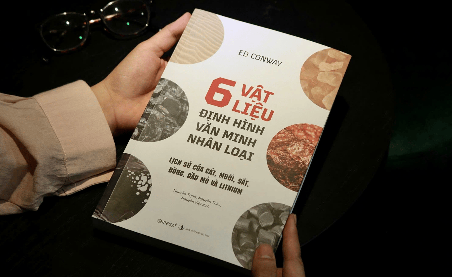 6 vật liệu định hình văn minh nhân loại: Lịch sử của cát, muối, sắt, đồng, dầu mỏ và lithium