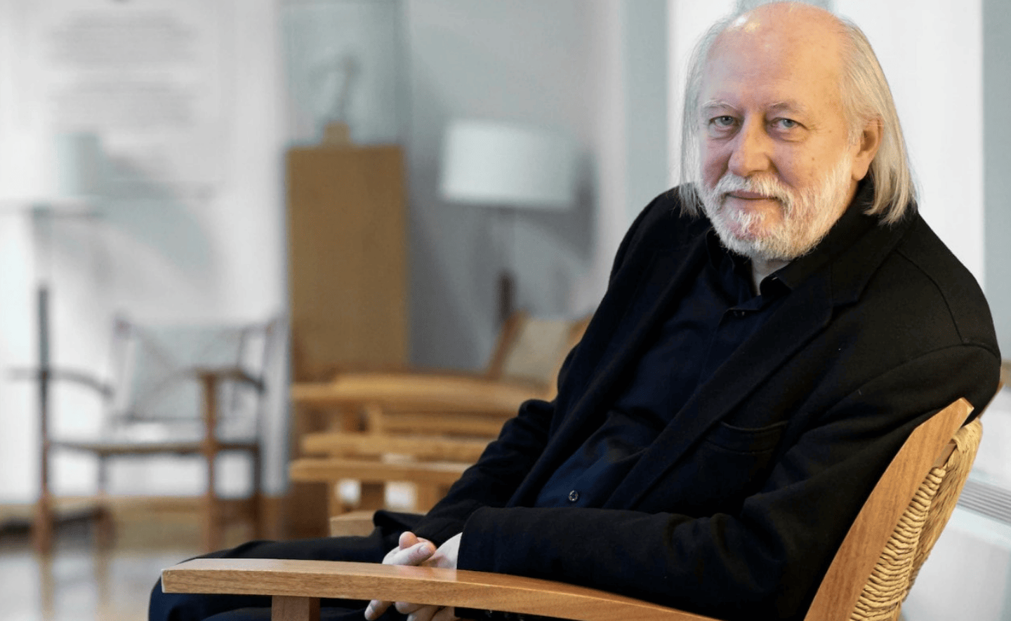 5 tác phẩm để bạn bước vào thế giới của László Krasznahorkai