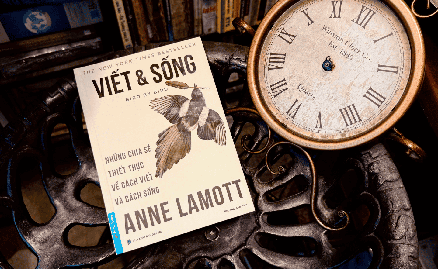 ‘Viết và sống’ - Khi máy móc có thể viết thay, vì sao ta vẫn phải cầm bút?